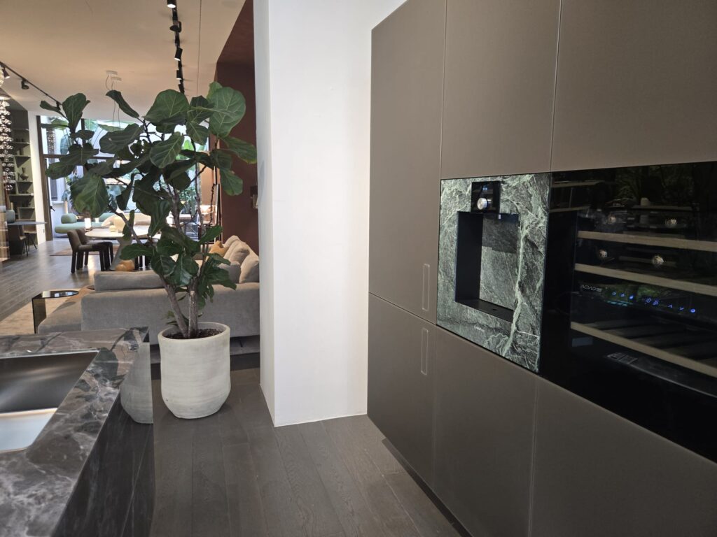 Cristalique al Fuorisalone 2026: un successo di design, lusso e innovazione allo store Lago WhatsApp Image 2026 04 20 at 14.42.49
